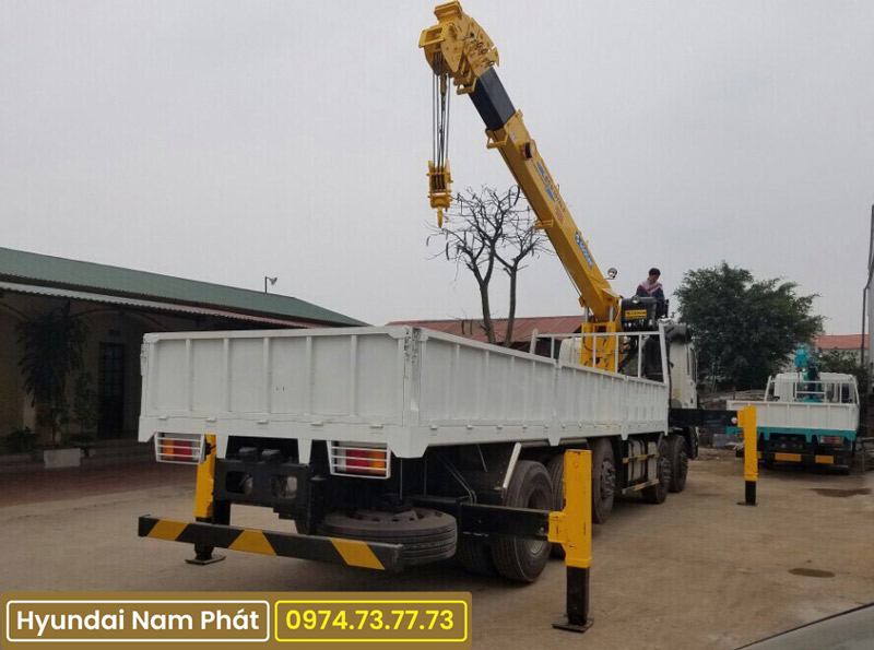 Xe Tải 5 Chân Hyundai HD360 Cẩu Soosan 10 Tấn SCS1015LS